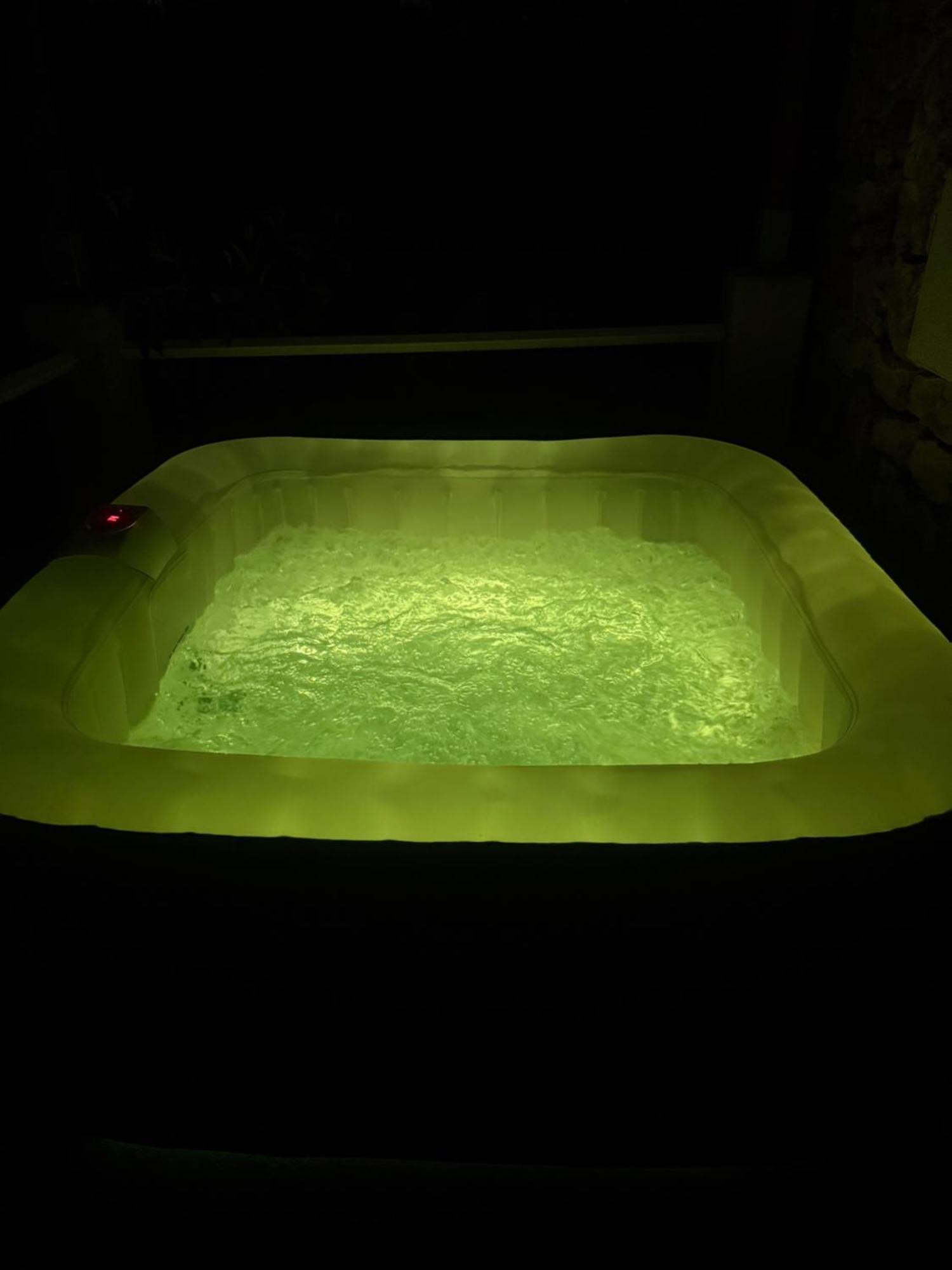 Votre Cocon En Pierre Et Son Spa En Option Gite Le Repos Des Chenes Régusse Exterior foto